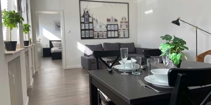 Monteurwohnung - Kühlschrank - Mönchengladbach - Wohn-/Esszimmer, HomeRent Unterkunft in Neuss - HomeRent in Neuss