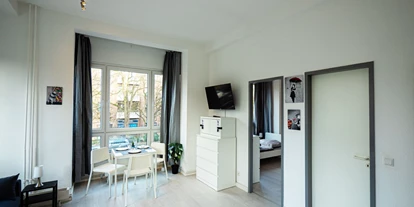 Monteurwohnung - Kaffeemaschine - Schleswig-Holstein - Wohn-/Schlafzimmer, HomeRent Unterkunft in Ahrensburg - HomeRent in Ahrensburg