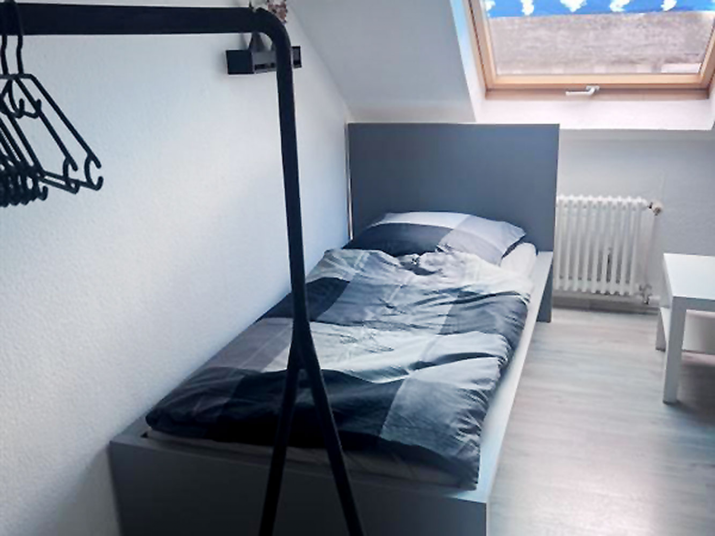 Monteurwohnung - Kaffeemaschine - Neuss - Schlafzimmer, HomeRent Unterkunft in Krefeld - HomeRent in Krefeld