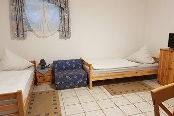 Monteurzimmer: 2 Bett bzw. 3 Bett Zimmer - Zimmervermietung Rank