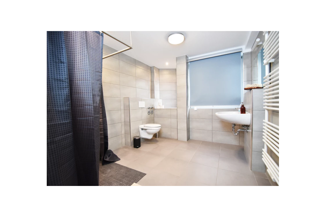 Monteurzimmer: Badezimmer, HomeRent Unterkunft in Solingen - HomeRent in Solingen