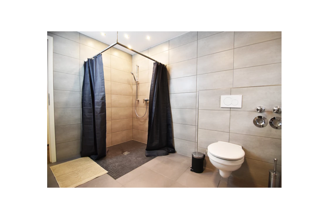 Monteurzimmer: Badezimmer, HomeRent Unterkunft in Solingen - HomeRent in Solingen