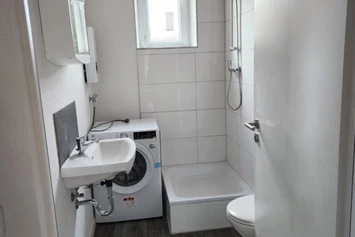 Monteurzimmer: Badezimmer, HomeRent Unterkunft in Stolberg - HomeRent in Stolberg