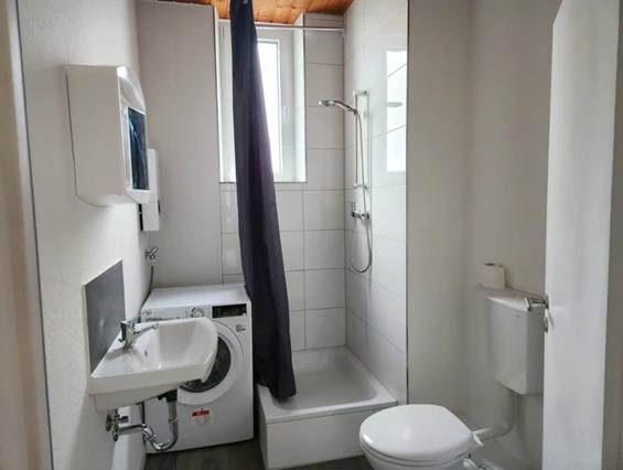 Monteurzimmer: Badezimmer, HomeRent Unterkunft in Stolberg - HomeRent in Stolberg und Herzogenrath