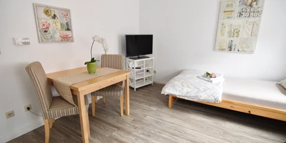 Monteurwohnung - Balkon - Deutschland - Wohn-/Schlafzimmer, HomeRent Unterkunft in Troisdorf - HomeRent in Troisdorf