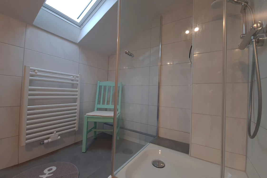 Monteurzimmer: Badezimmer, HomeRent Unterkunft in Wermelskirchen - HomeRent in Wermelskirchen
