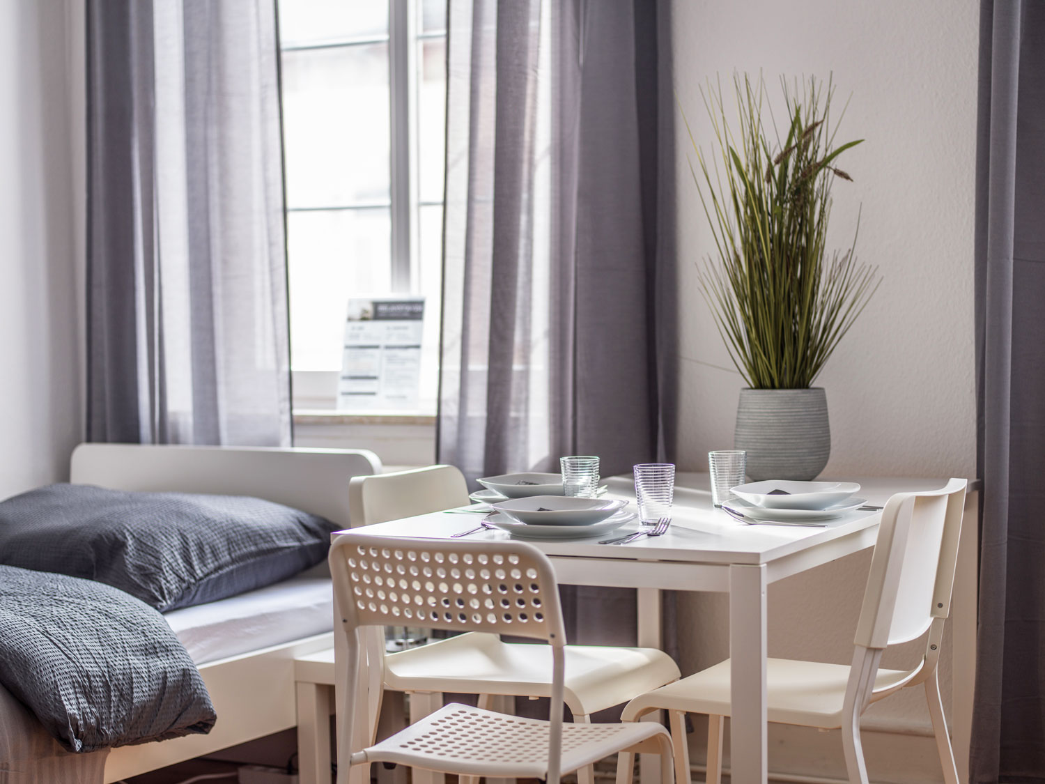 Monteurzimmer: Essbereich, HomeRent Unterkunft in Wiesbaden - HomeRent in Wiesbaden 