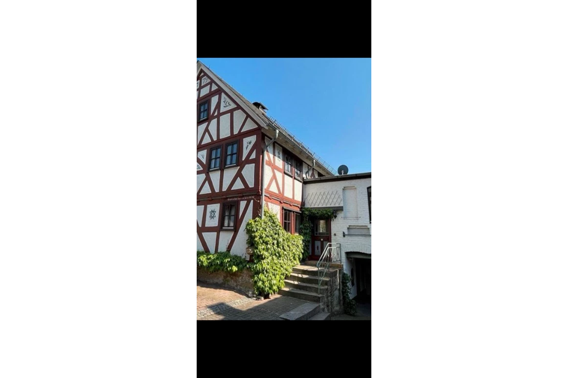 Monteurzimmer: Wunderschönes altes Fachwerkhaus mit hohen Decken und komplett neu , mit hochwertigen Materialien renoviert  - Ferienwohnung Herborn Paula