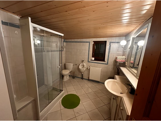 Monteurzimmer: Großes Bad  - Ferienwohnung Herborn Paula