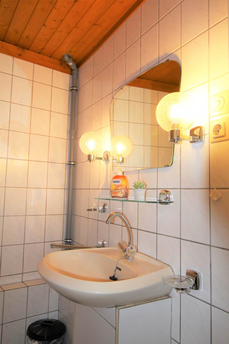 Monteurzimmer: Badezimmer, HomeRent Unterkunft in Zülpich  - HomeRent in Zülpich