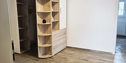 Monteurwohnung - PLZ 69469 (Deutschland) - Schrankbereich, HomeRent Unterkunft in Mannheim - HomeRent in Mannheim