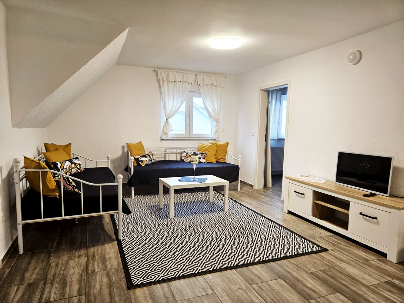 Monteurzimmer: Wohnbereich, HomeRent Unterkunft in Mannheim - HomeRent in Mannheim 