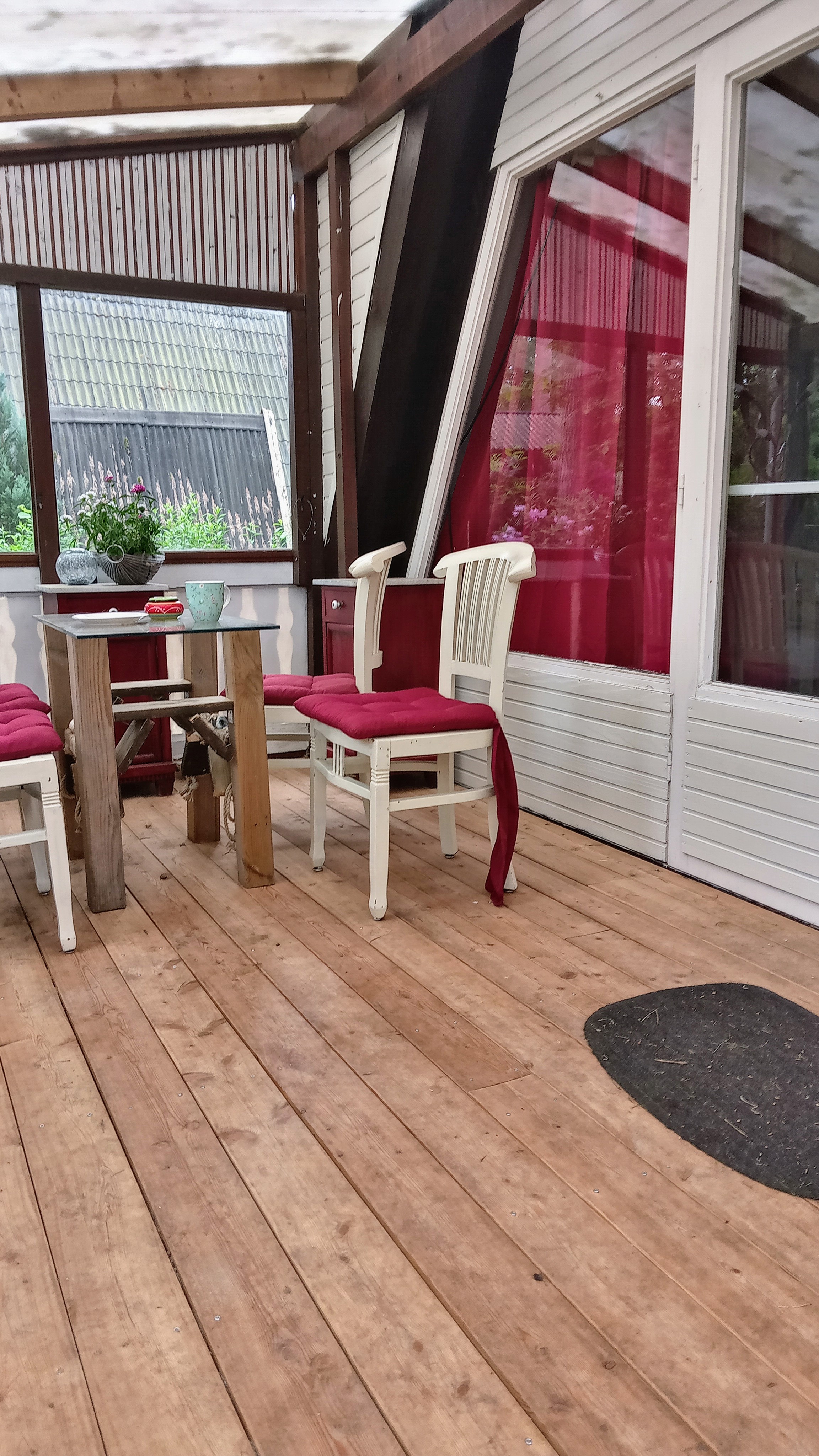 Monteurwohnung - PLZ 33335 (Deutschland) - Überdachte Terrasse. Hier darf geraucht werden. Im Haus bitte nicht - Haus "Meise" - Nurdachhaus für 3 Personen.