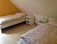 Monteurzimmer: Schlafzimmer OG - Monteurzimmer oder ganzes Haus in Burgdorf