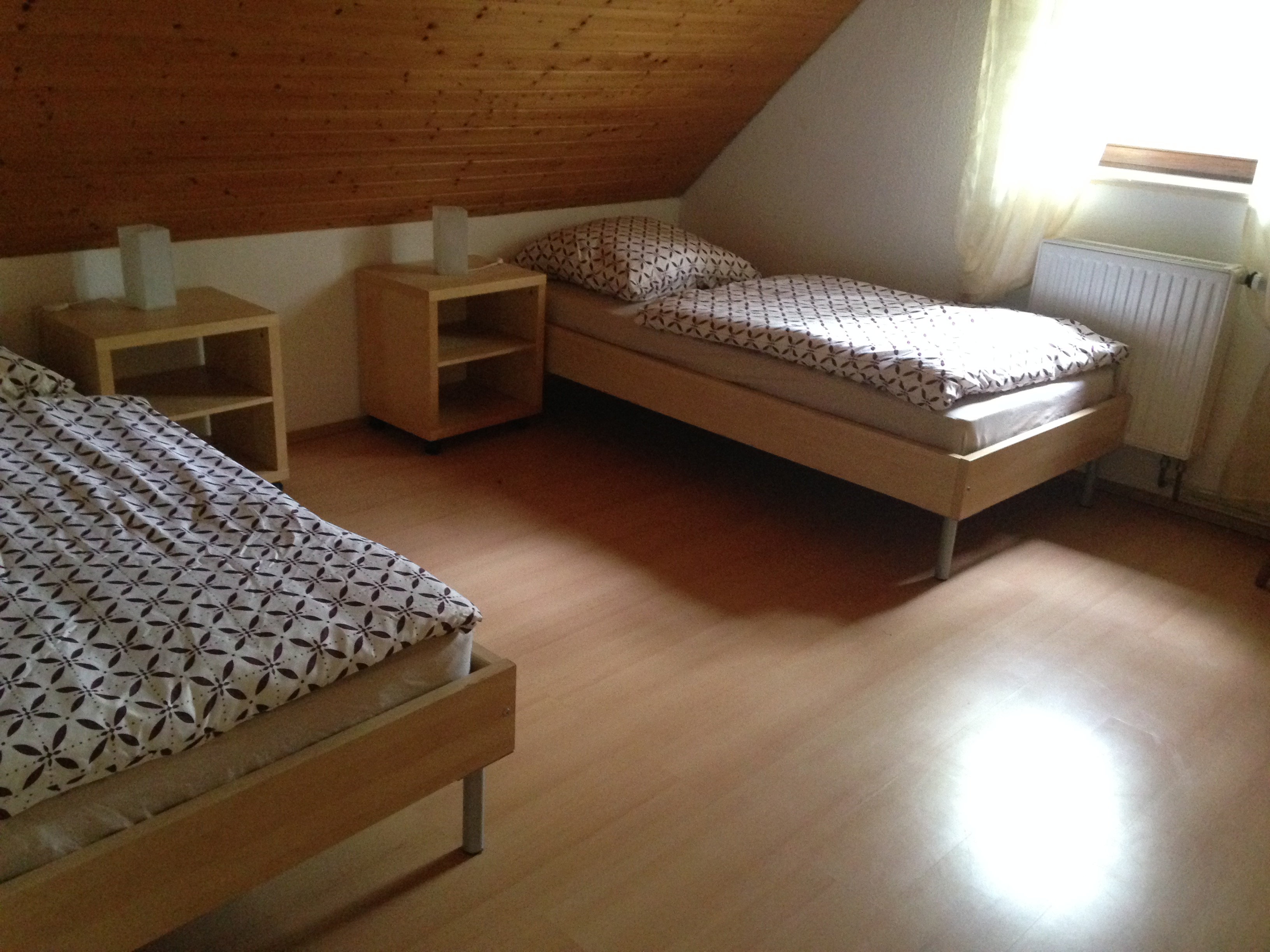 Monteurzimmer: Schlafzimmer OG - Monteurzimmer oder ganzes Haus in Burgdorf