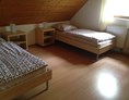 Monteurzimmer: Schlafzimmer OG - Monteurzimmer oder ganzes Haus in Burgdorf