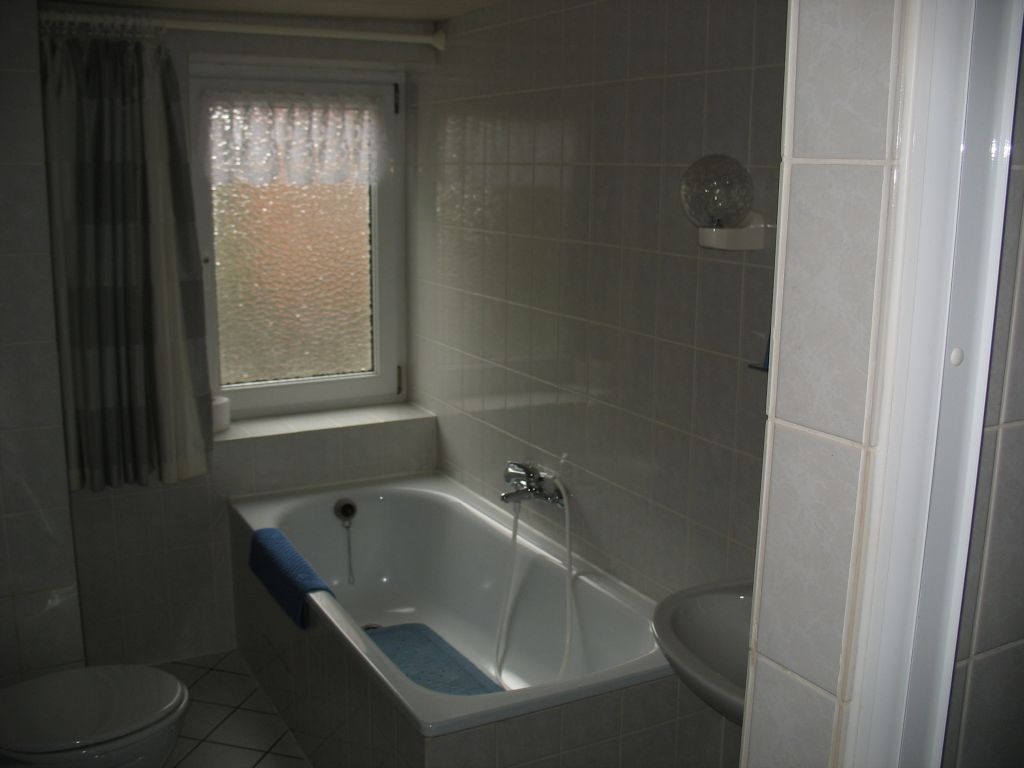 Monteurzimmer: Bad EG - Monteurzimmer oder ganzes Haus in Burgdorf