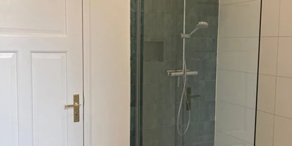 Monteurwohnung - PLZ 30657 (Deutschland) - Bad mit Walk-In Dusche - Hangout Hannover