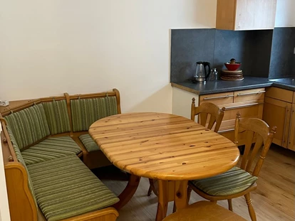 Monteurwohnung - PLZ 76137 (Deutschland) - Küche und Sitzgelegenheit Hinterhaus - Monteur-Wohnungen KA