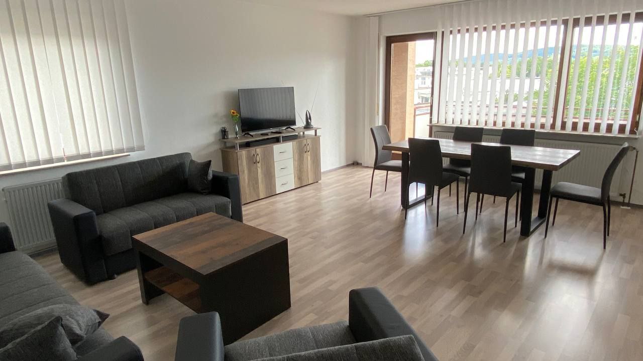 Monteurzimmer: Gemeinschaftszimmer mit Smart-TV, Balkon - Zimmervermietung "Zur Klarsicht" bei Stuttgart