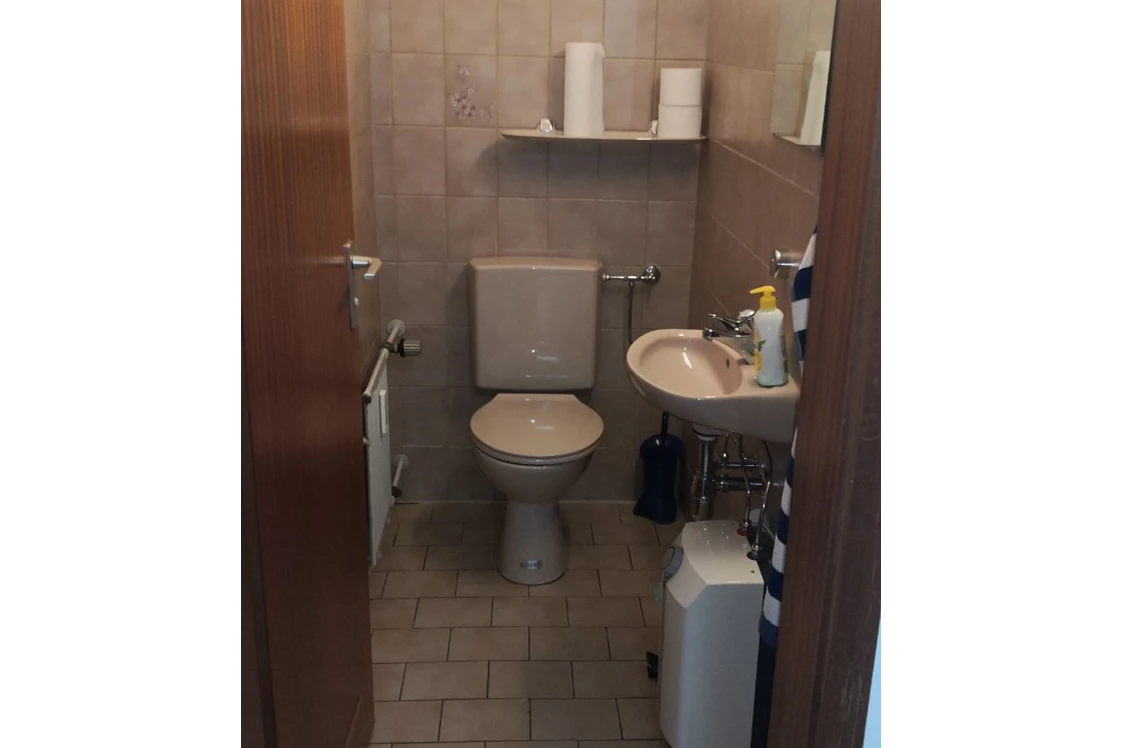 Monteurzimmer: separates WC - Zimmervermietung "Zur Klarsicht" bei Stuttgart