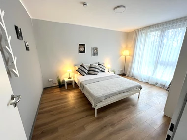 Monteurzimmer: Schlafzimmer 1 - Stilvolle Apartments am Park-Schönfeld
