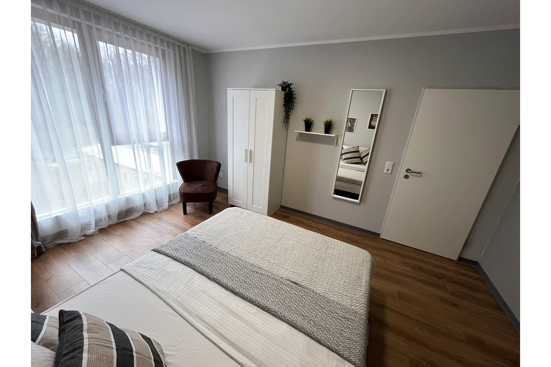 Monteurzimmer: Schlafzimmer 1 - Stilvolle Apartments am Park-Schönfeld