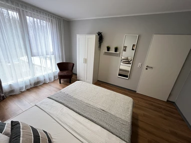 Monteurzimmer: Schlafzimmer 1 - Stilvolle Apartments am Park-Schönfeld