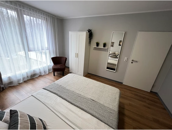 Monteurzimmer: Schlafzimmer 1 - Stilvolle Apartments am Park-Schönfeld