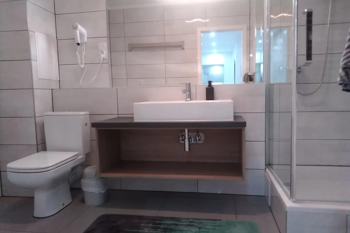 Monteurzimmer: Badezimmer - Monteurzimmer Domotel TM LUX