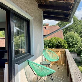 Monteurzimmer: Balkon 1 - Bäckerhaus - Großzügige Wohnung mit Pool und Garten