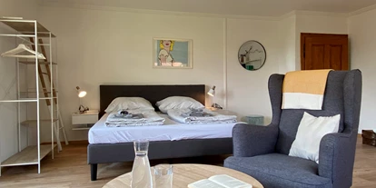 Monteurwohnung - Parkplatz: eigener Parkplatz vorhanden - Österreich - Zimmer 3 - Bäckerhaus - Großzügige Wohnung mit Pool und Garten