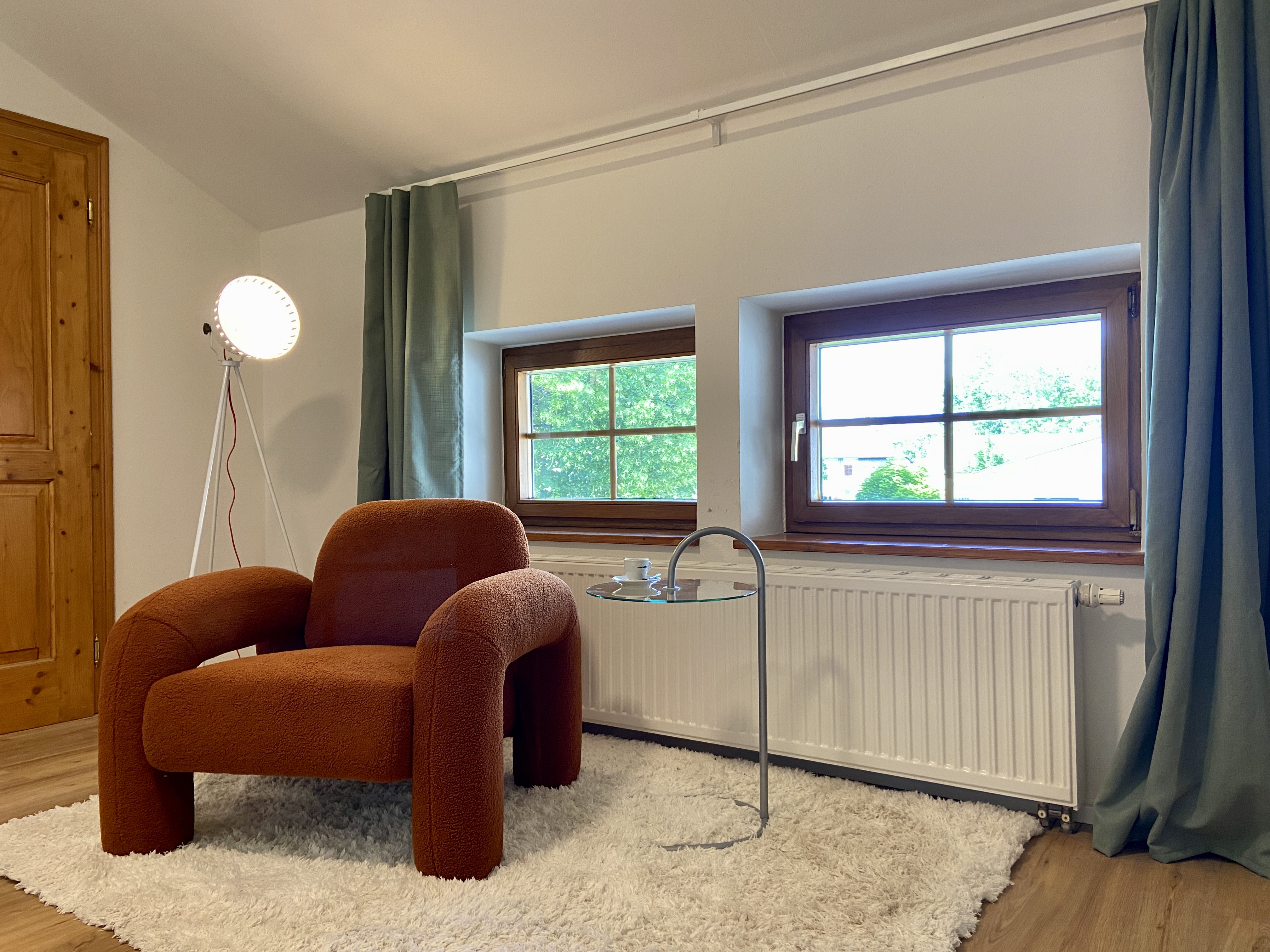 Monteurzimmer: Zimmer 2 - Bäckerhaus - Großzügige Wohnung mit Pool und Garten