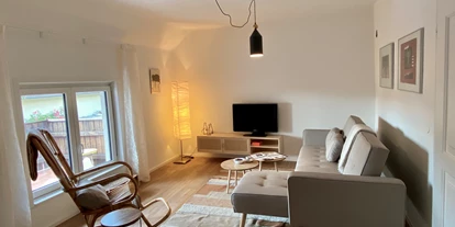 Monteurwohnung - Parkplatz: eigener Parkplatz vorhanden - Österreich - Wohnzimmer 2 - Bäckerhaus - Großzügige Wohnung mit Pool und Garten