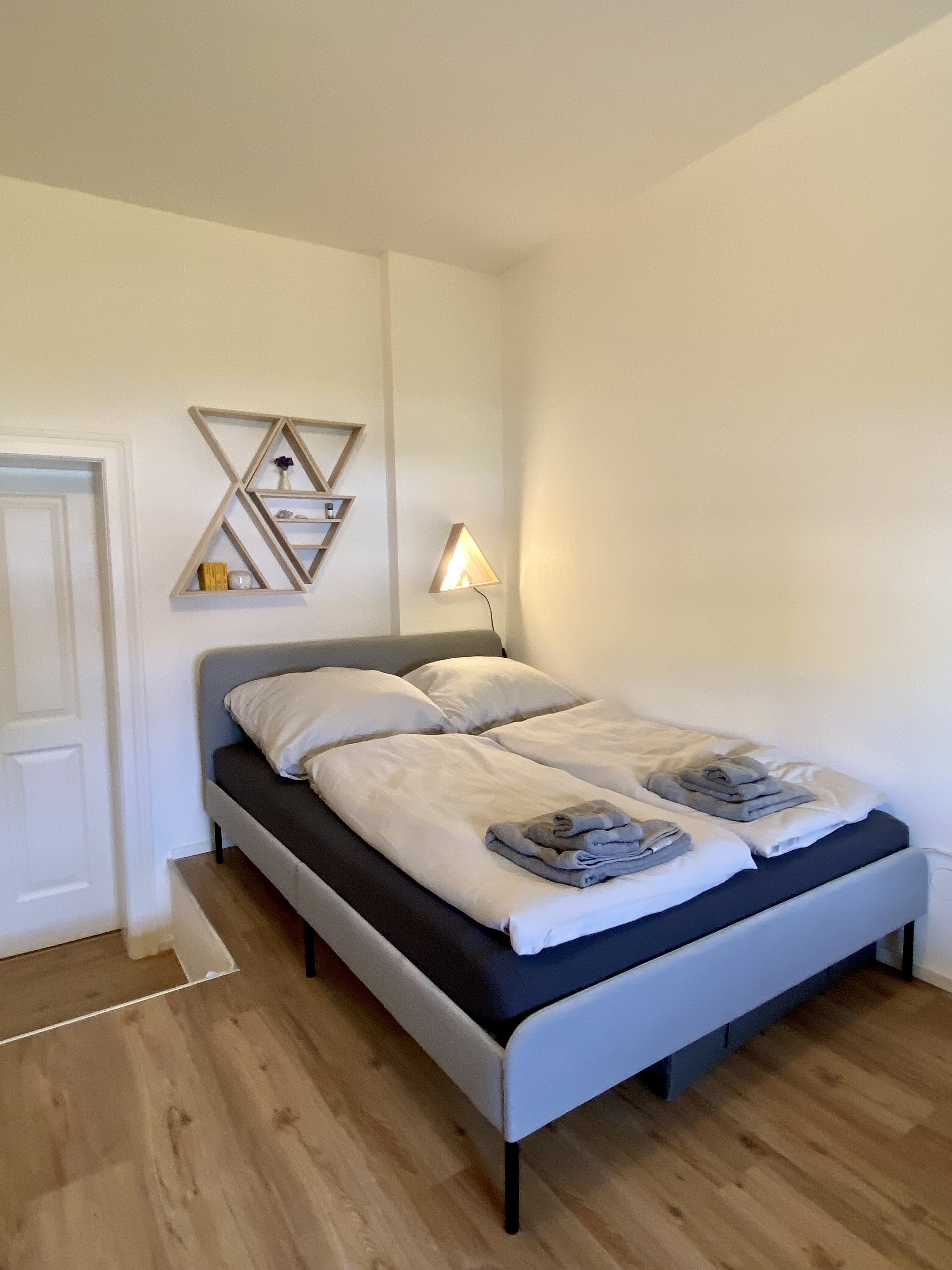 Monteurzimmer: Zimmer 5 - Bäckerhaus - Großzügige Wohnung mit Pool und Garten