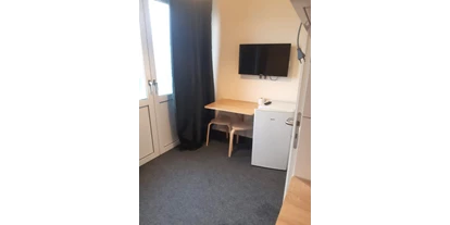 Monteurwohnung - Waschmaschine - Deutschland - Schlafzimmer mit eigenem Kühlschrank - Economy Apartments
