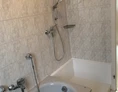 Monteurzimmer: Badewanne mit separater Dusche  - Klein Venedig 