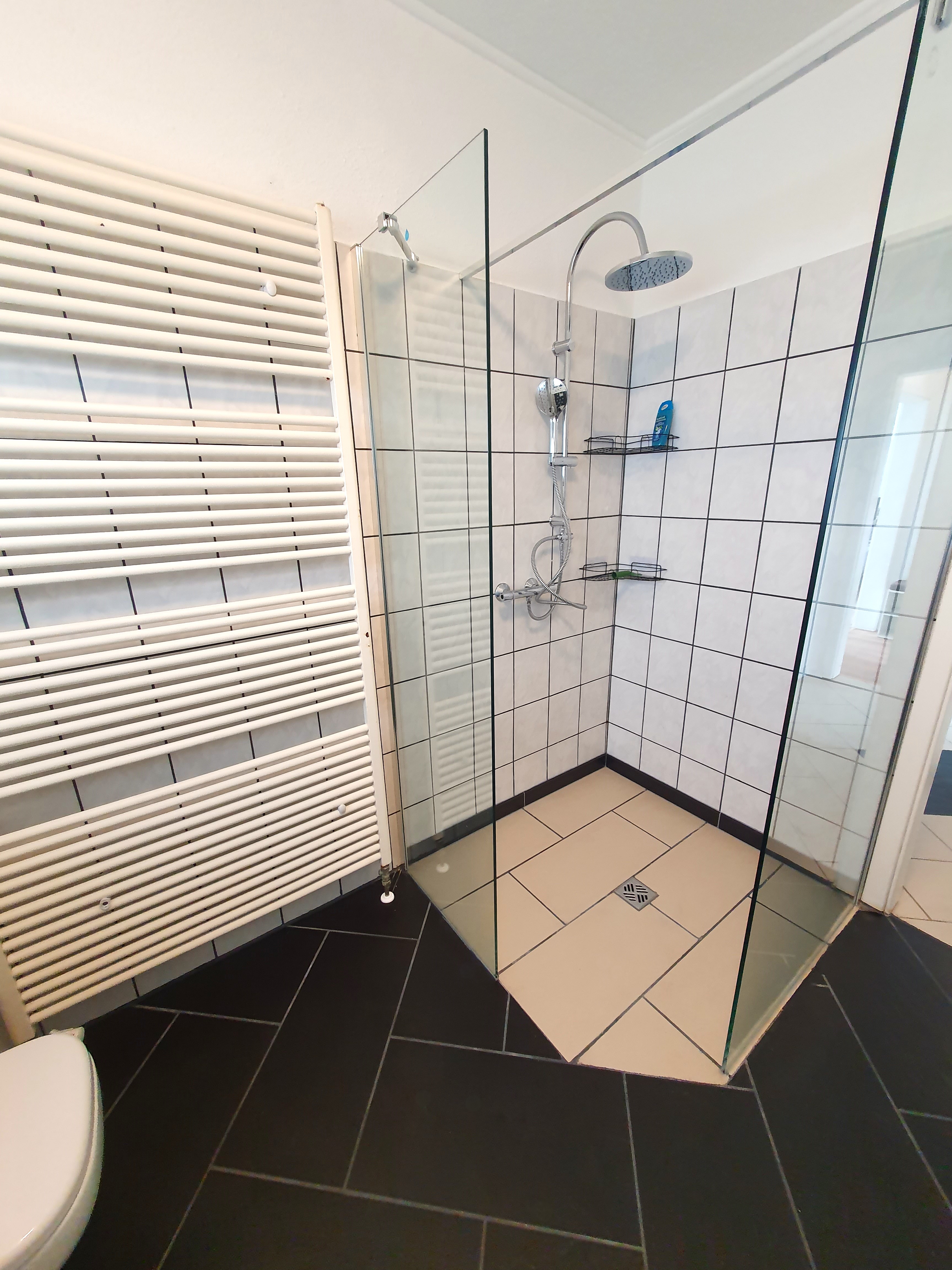 Monteurzimmer: Badezimmer - Gemütliche Unterkünfte -bis zu 40 Einzelbetten verfügbar