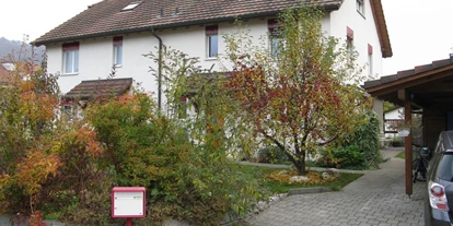 Monteurwohnung - Zimmertyp: Mehrbettzimmer - Schweiz - Ansicht Hauseingang (Südwest) - JK's Monteurzimmer