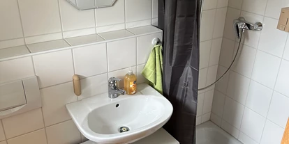 Monteurwohnung - Zimmertyp: Mehrbettzimmer - Schweiz - Badezimmer klein - JK's Monteurzimmer