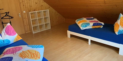 Monteurwohnung - Parkplatz: kostenlose Parkplätze in der Straße - Schweiz - 2-Bett-Zimmer - Revier Bliili und Spitzer