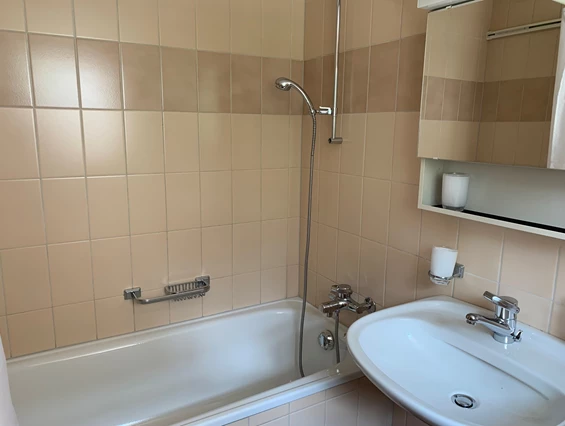 Monteurzimmer: Badezimmer - Revier Bliili und Spitzer