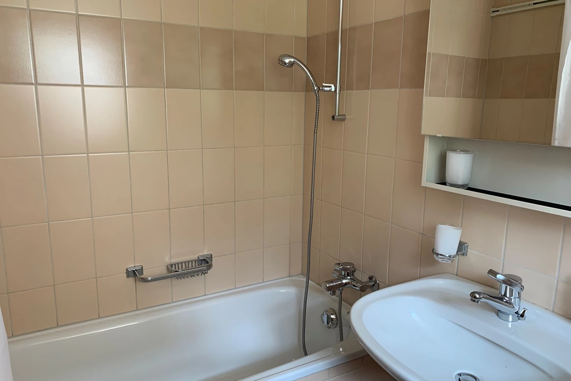 Monteurzimmer: Badezimmer - Revier Bliili und Spitzer