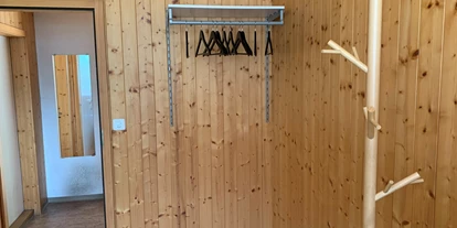 Monteurwohnung - Parkplatz: kostenlose Parkplätze in der Straße - Schweiz - Garderobe, Stauraum 2 - Revier Bliili und Spitzer