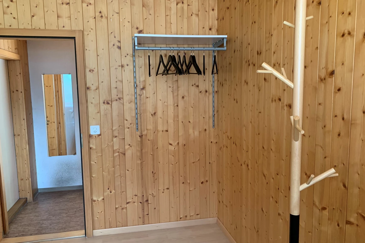 Monteurzimmer: Garderobe, Stauraum 2 - Revier Bliili und Spitzer
