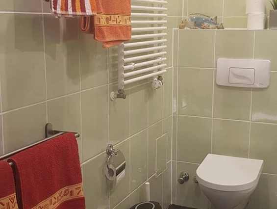 Monteurzimmer: WC im Bad mit Fensterlüftung - Fewo-Harber