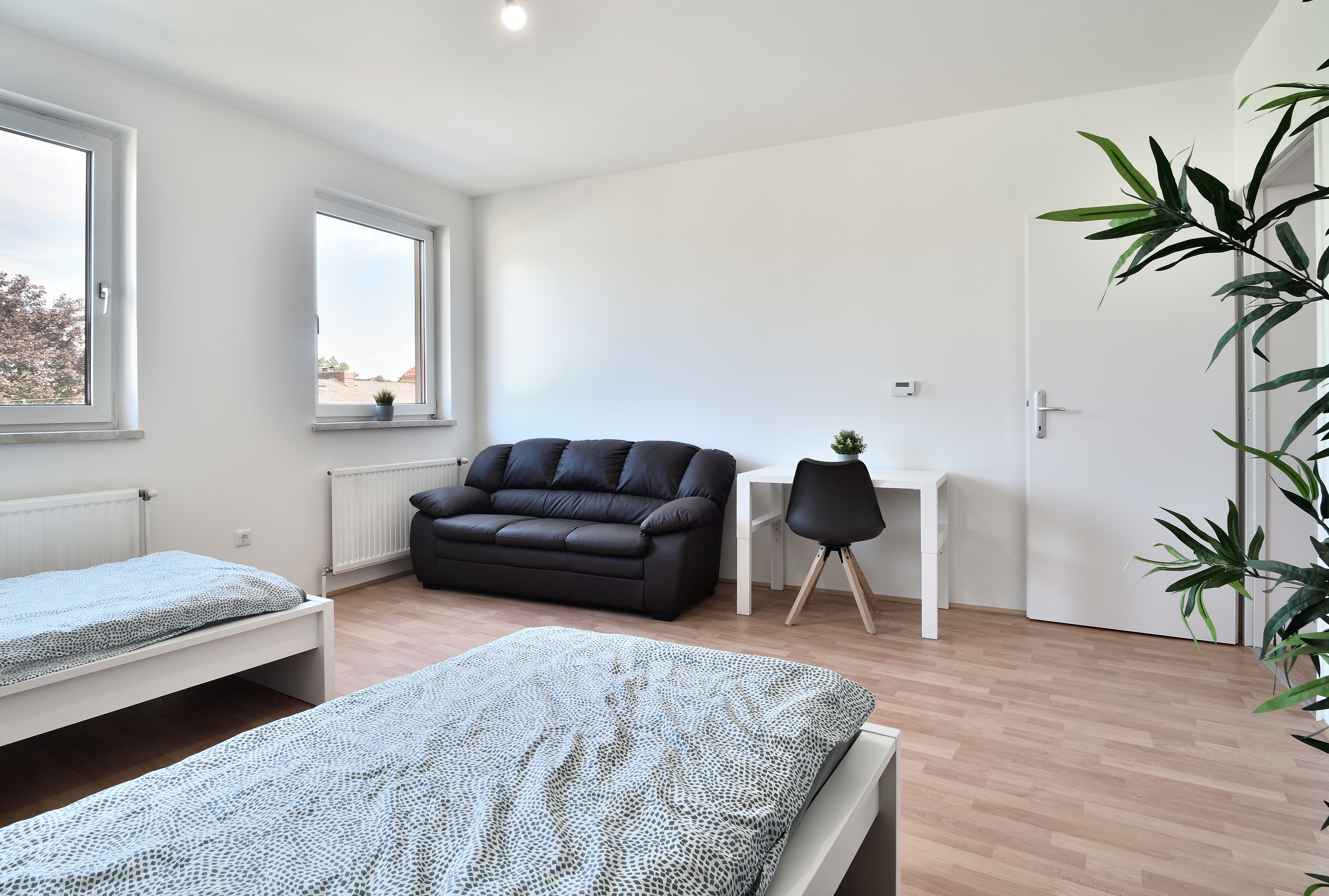 Monteurzimmer: ++ 60 BETTEN ++ Wohnungen + Haus mit Parkplatz, WLAN, Küche, uvm.