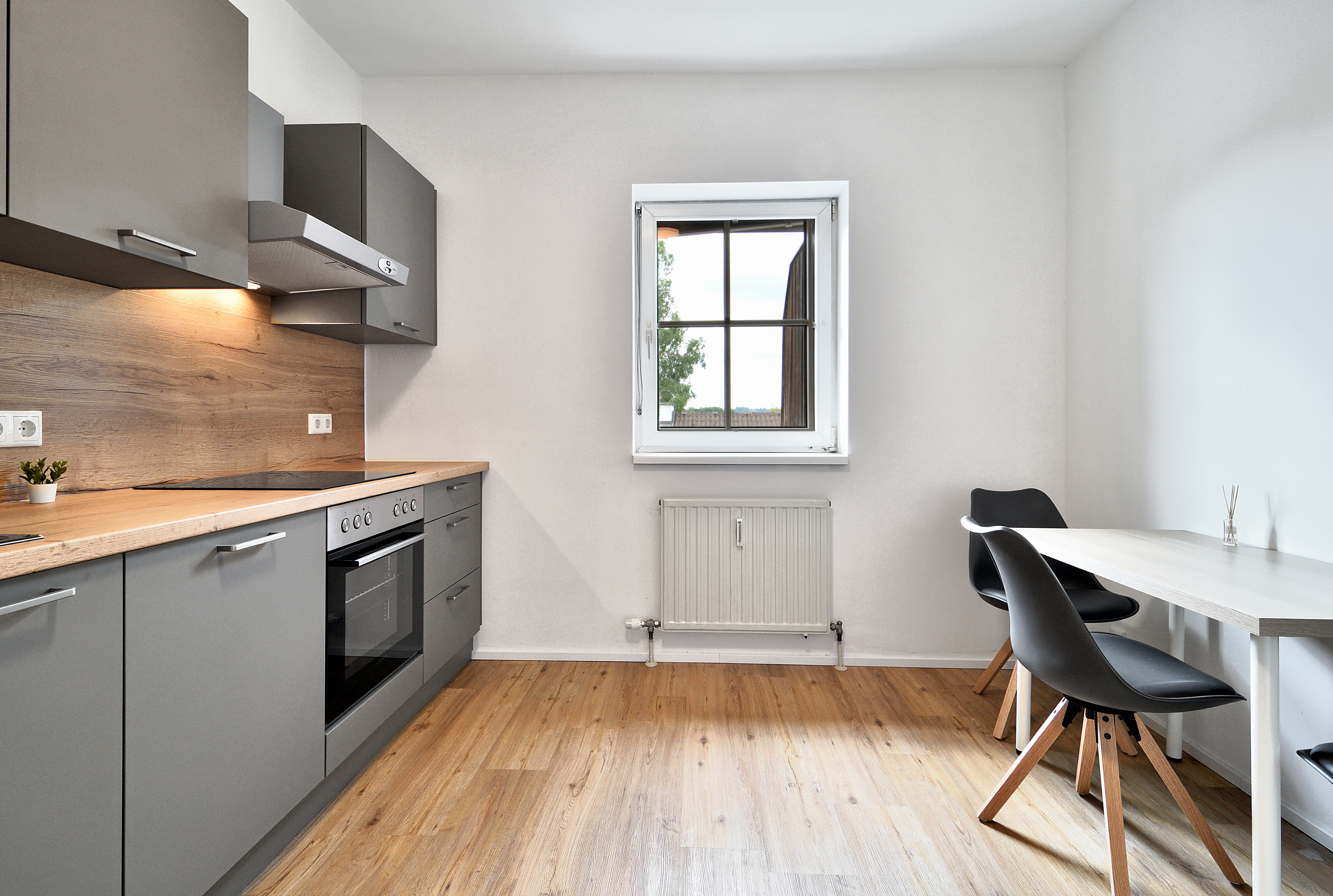 Monteurzimmer: ++ 60 BETTEN ++ Wohnungen + Haus mit Parkplatz, WLAN, Küche, uvm.