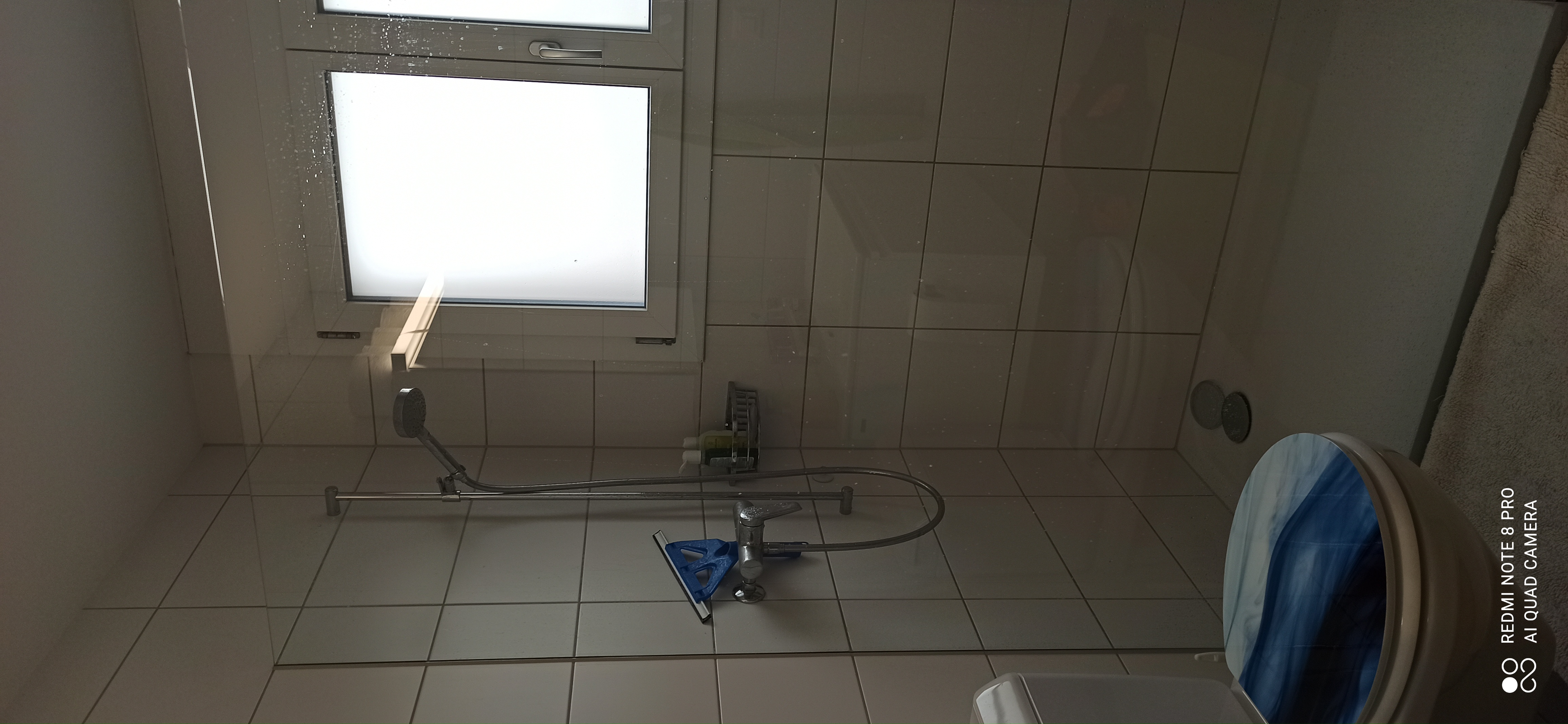 Monteurwohnung - Kühlschrank - Schweiz - Bad mit Dusche und WC - 1 Zimmer in Fraubrunnen (BE)