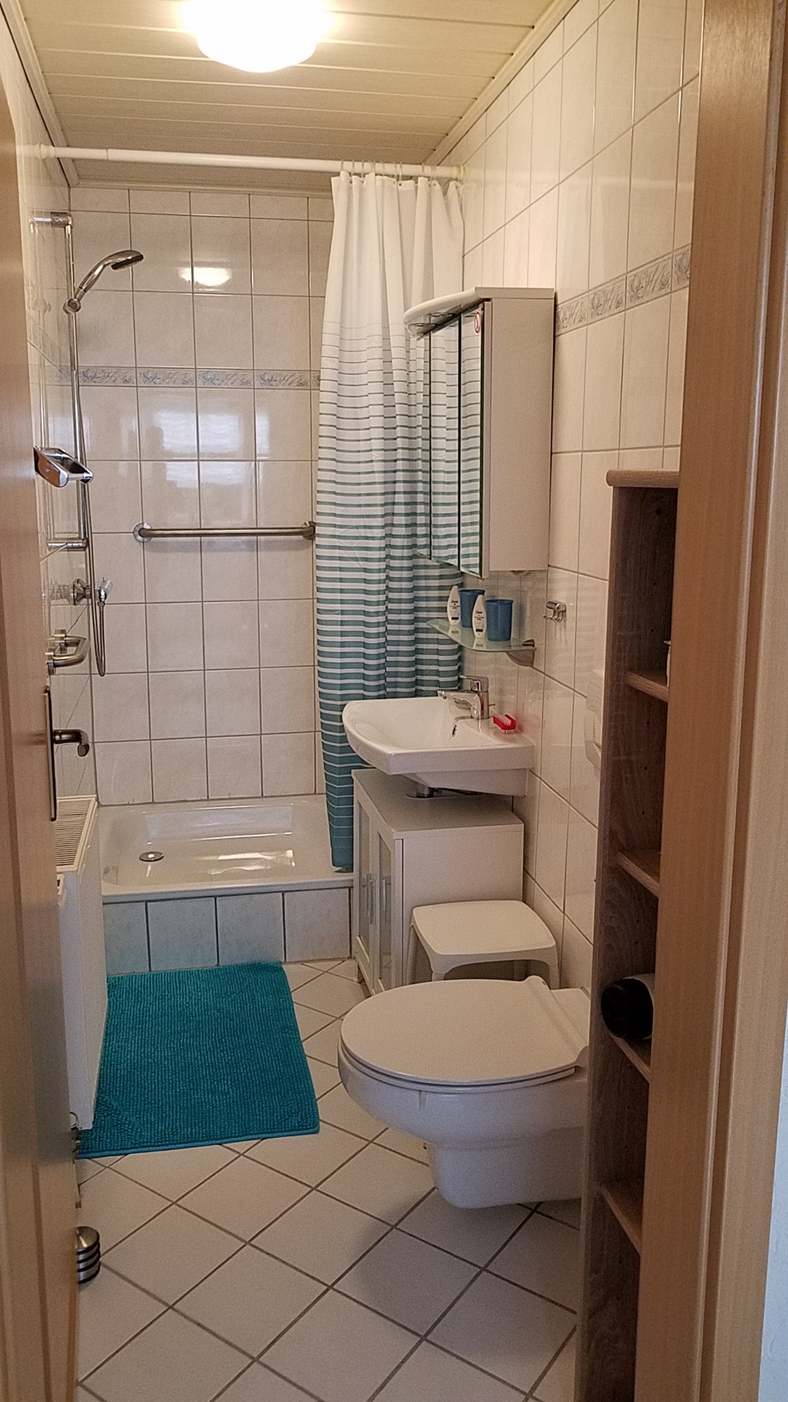 Monteurzimmer: Badezimmer - Ferienwohnung Denklingen